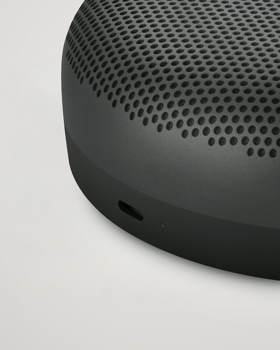 Herr | Bang & Olufsen Beosound A1 2nd Gen Waterproof Speaker Black Anthracite | Bang & Olufsen | Beosound A1 2nd Gen Waterproof Speaker Black Anthracite