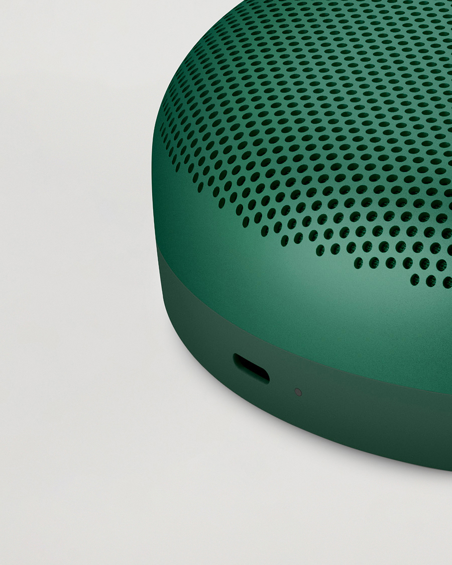 Herr | Bang & Olufsen Beosound A1 2nd Gen Waterproof Speaker Green | Bang & Olufsen | Beosound A1 2nd Gen Waterproof Speaker Green