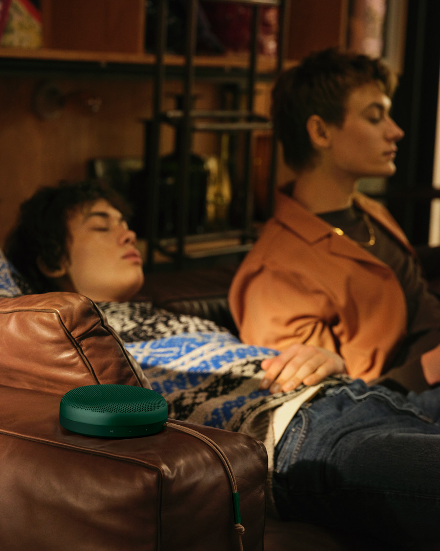 Herr | Bang & Olufsen Beosound A1 2nd Gen Waterproof Speaker Green | Bang & Olufsen | Beosound A1 2nd Gen Waterproof Speaker Green