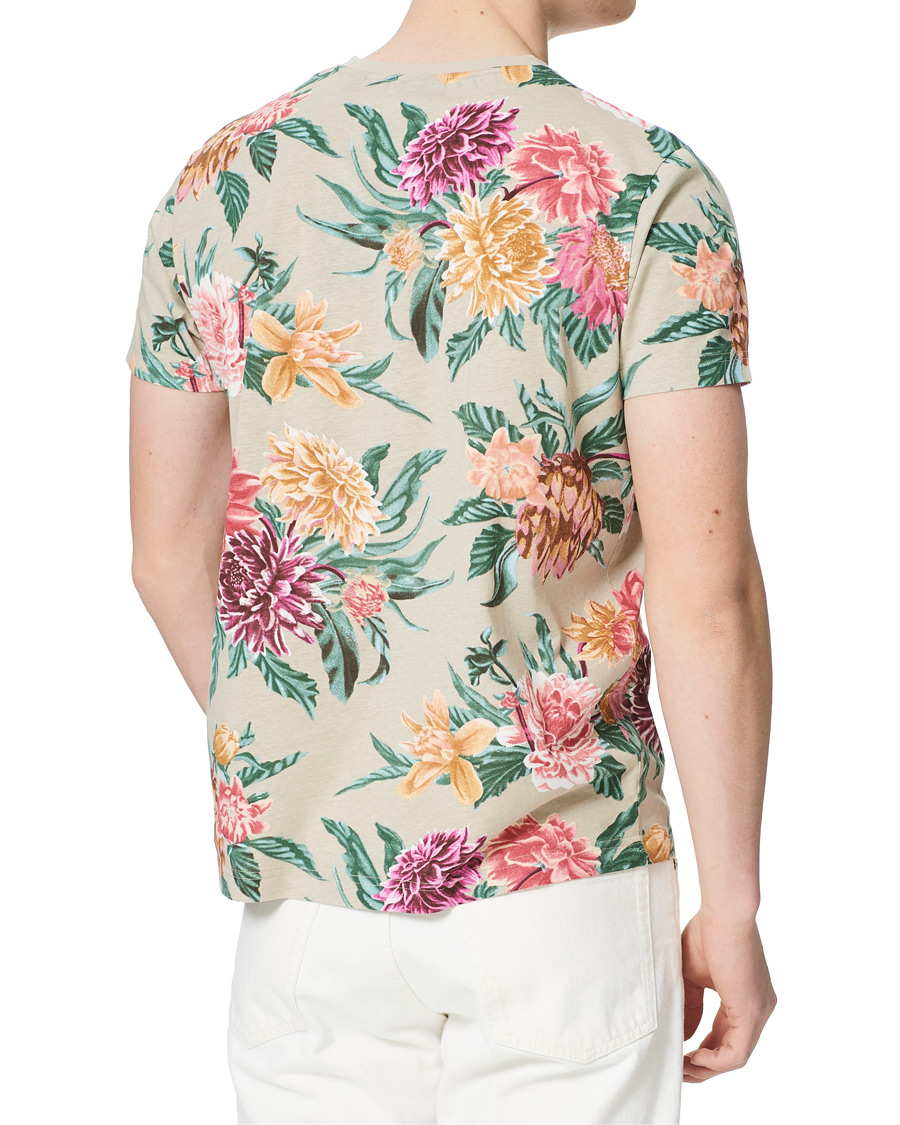Herr | T-Shirts | GANT | Dalia Printed Flower Tee Plaza Taupe