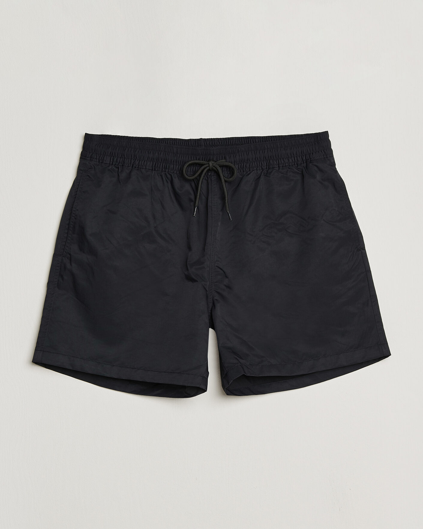 Herr | Badbyxor | Colorful Standard | Classic Organic Swim Shorts Deep Black