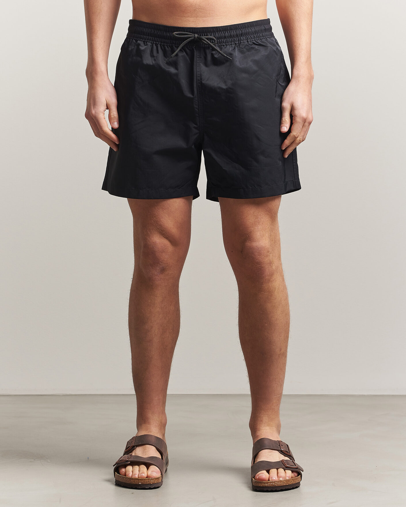 Herr | Badbyxor | Colorful Standard | Classic Organic Swim Shorts Deep Black
