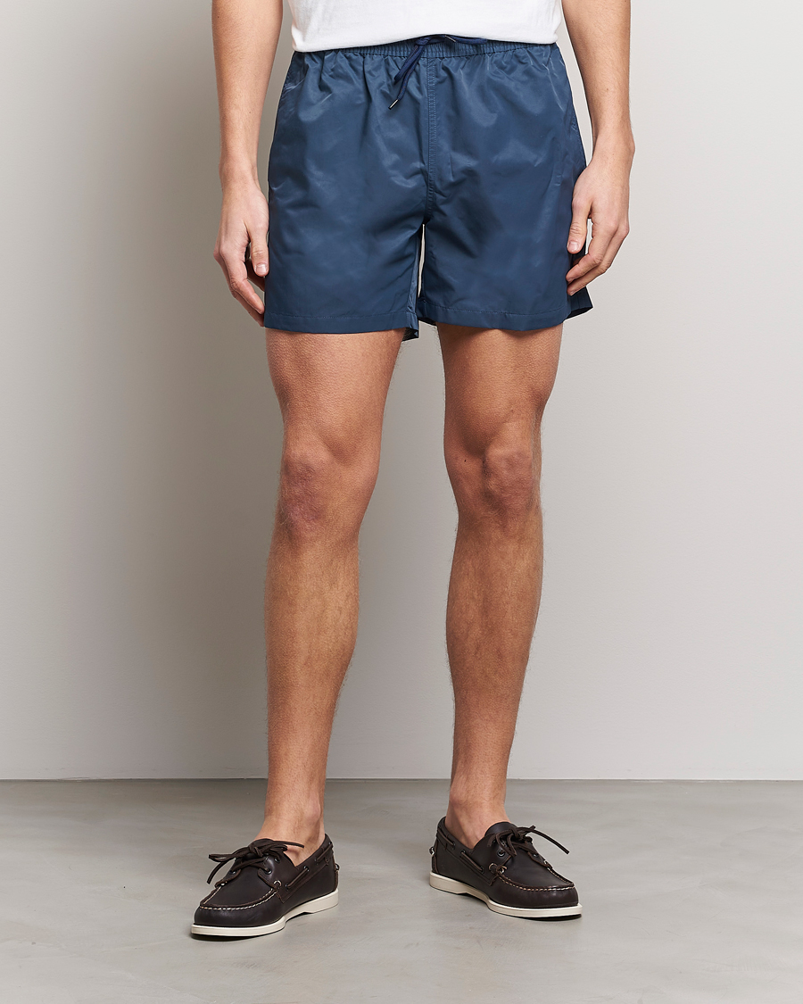 Herr | Badbyxor | Colorful Standard | Classic Organic Swim Shorts Petrol Blue
