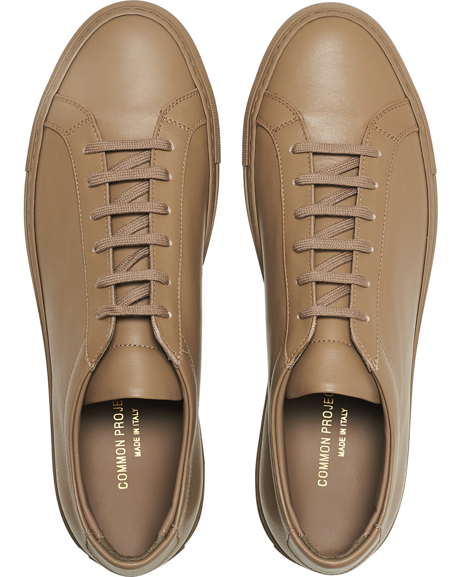 Herr | Common Projects Original Achilles Sneaker Coffee | Common Projects | Original Achilles Sneaker Coffee