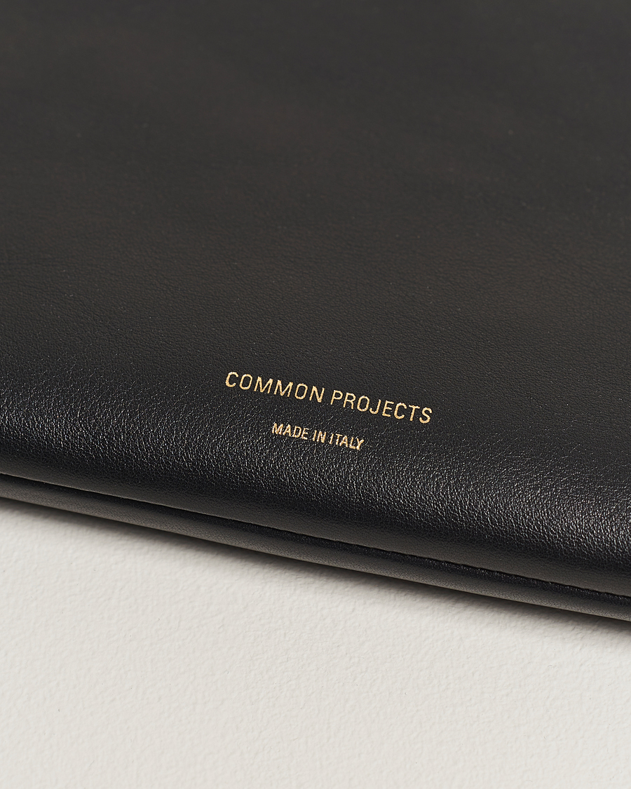 Herr | Common Projects Medium Flat Nappa Leather Pouch Black | Common Projects | Medium Flat Nappa Leather Pouch Black