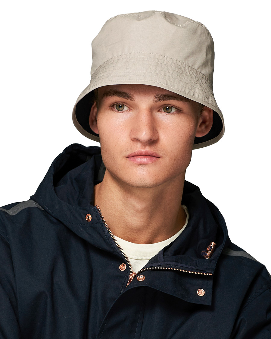 Herr | Private White V.C. Reversible Ventile Bucket Hat Stone | Private White V.C. | Reversible Ventile Bucket Hat Stone