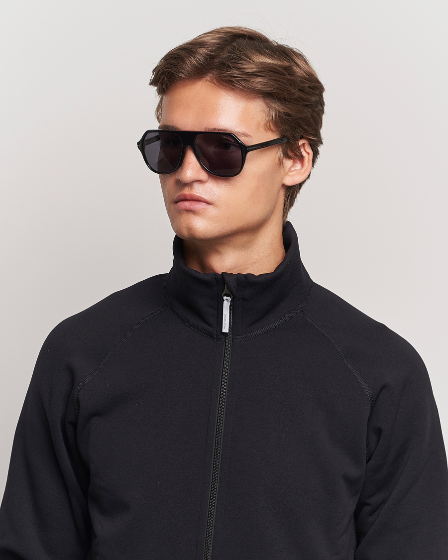 Herr | Tom Ford Hayes Sunglasses Shiny Black/Smoke | Tom Ford | Hayes Sunglasses Shiny Black/Smoke