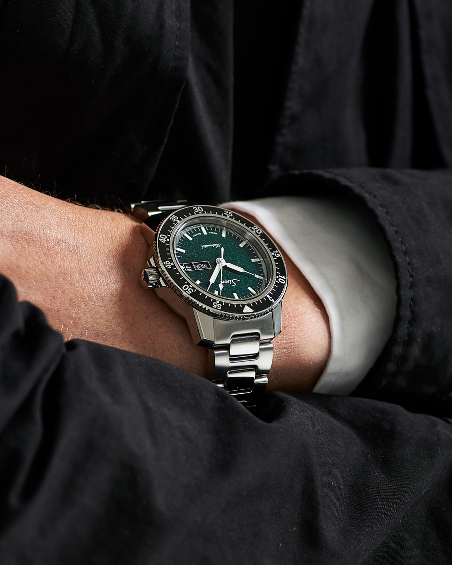 Herr | Fine watches | Sinn | 104 I MG Pilot Watch 41mm Steel Link Metallic Green