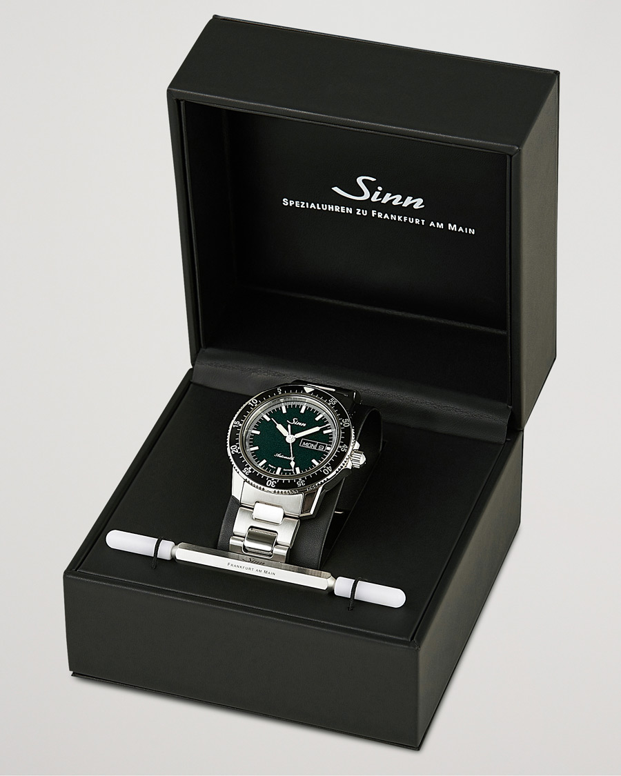 Herr | Sinn 104 I MG Pilot Watch 41mm Steel Link Metallic Green | Sinn | 104 I MG Pilot Watch 41mm Steel Link Metallic Green