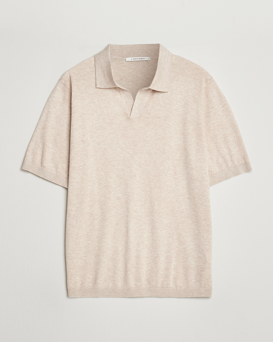 Herr | Pikéer | A Day's March | Ebro Cotton/Merino Open Collar Polo Sand