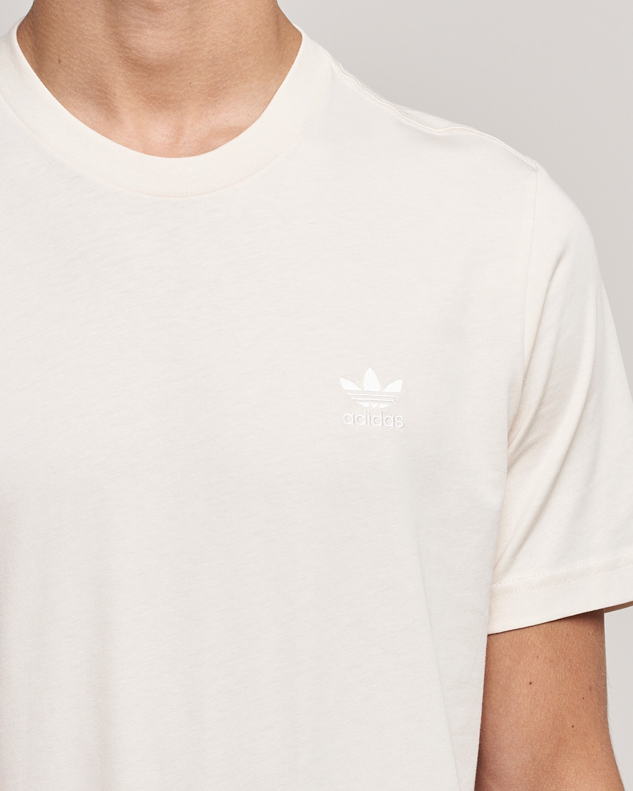 Herr | T-Shirts | adidas Originals | Essential Tee Won White