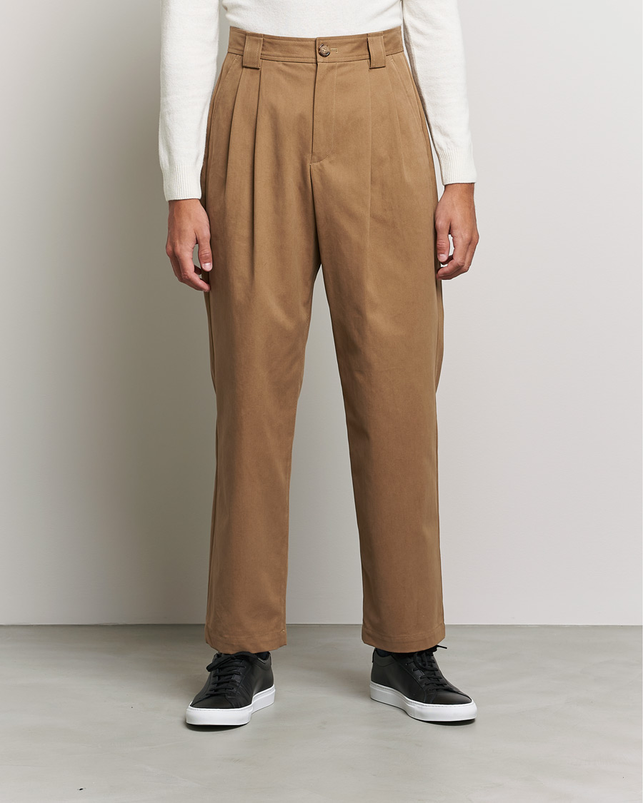 Herr | Byxor | A.P.C. | Eddy Pleated Chinos Tobacco