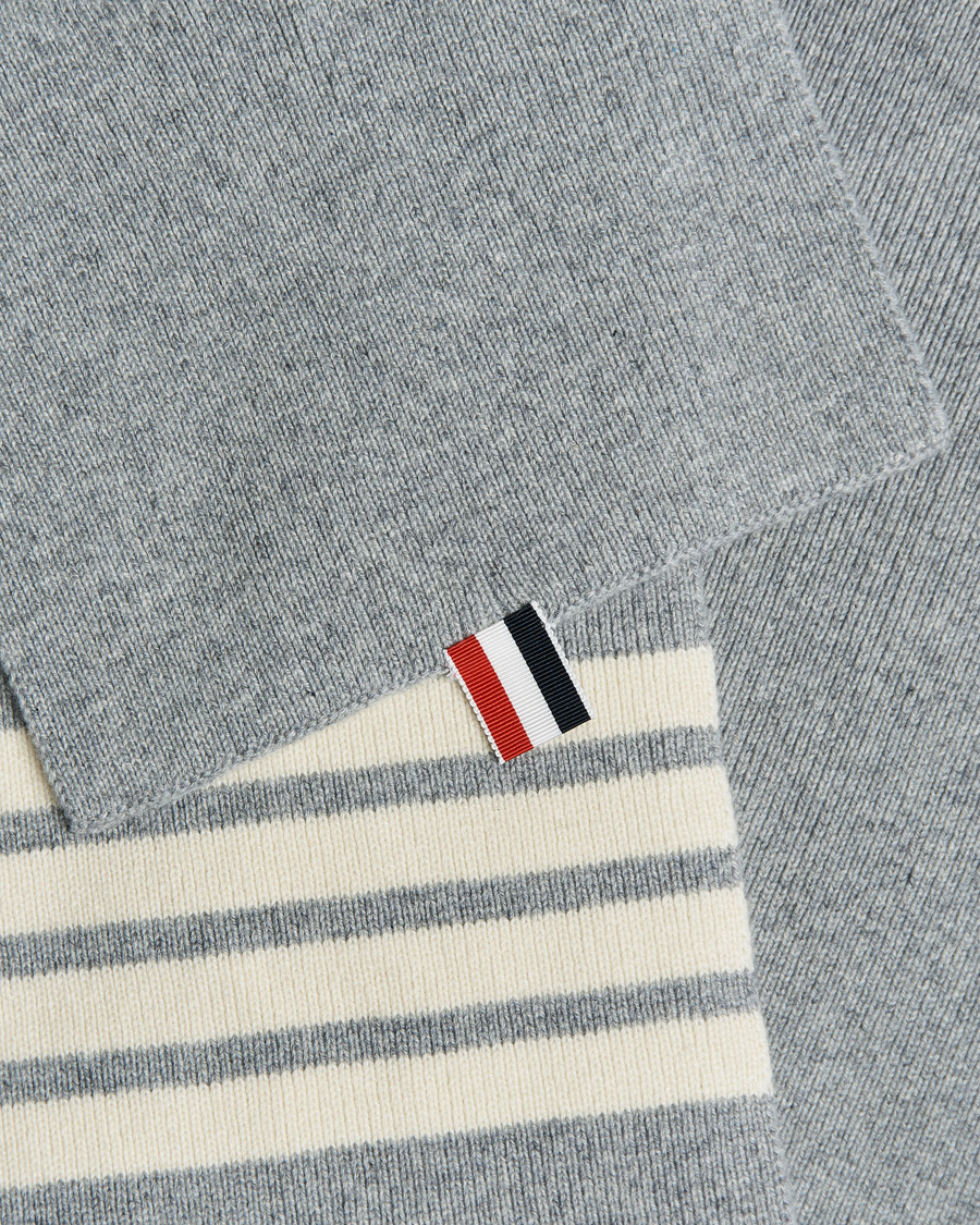 Herr | Thom Browne Full Needle Rib Cashmere Scarf Light Grey | Thom Browne | Full Needle Rib Cashmere Scarf Light Grey
