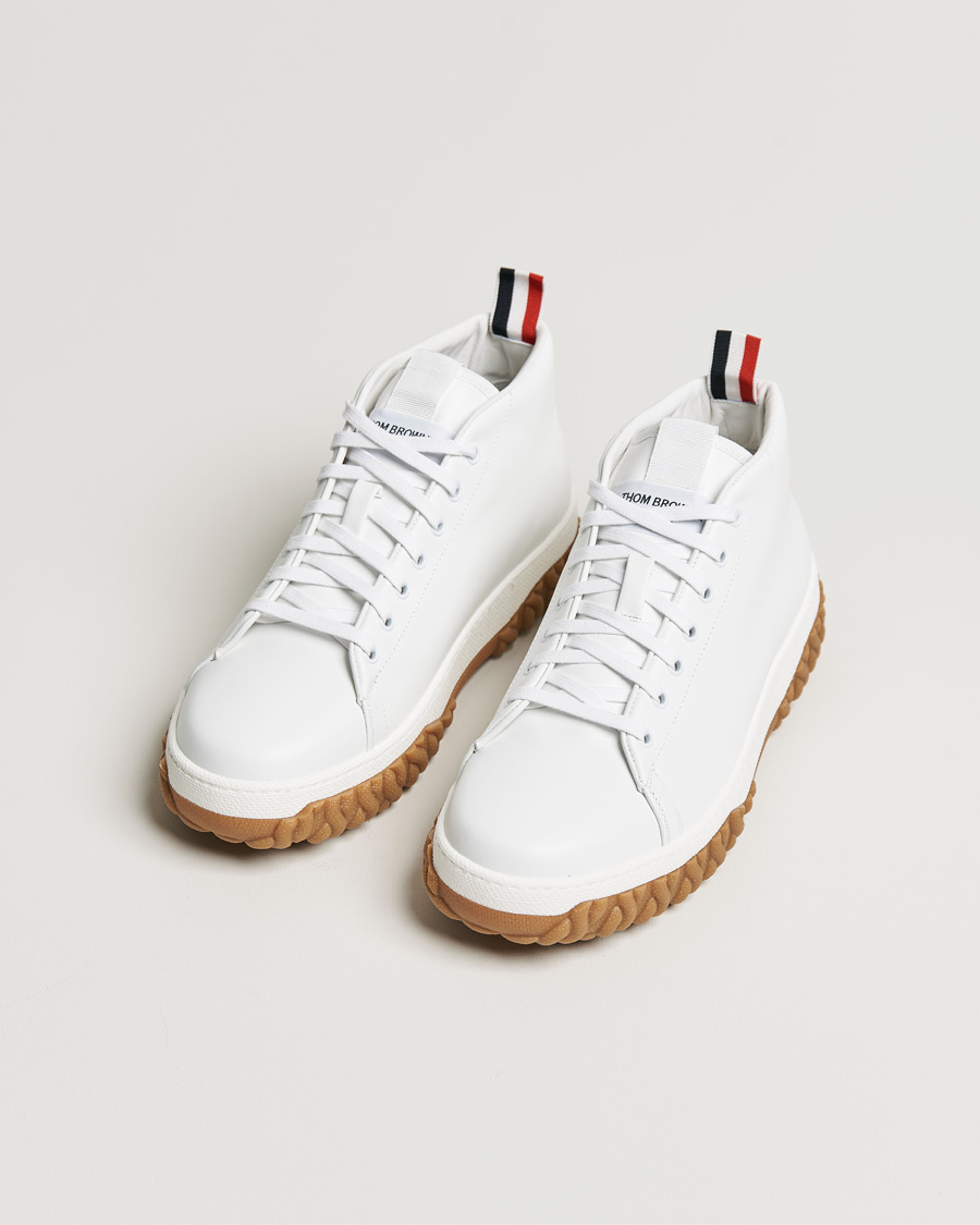 Herr | Thom Browne Mid Top Court Sneaker White Calf | Thom Browne | Mid Top Court Sneaker White Calf