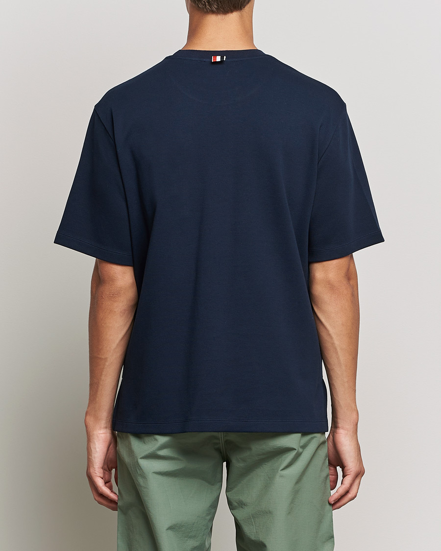 Herr | T-Shirts | Thom Browne | Oversize Pocket Stripe T-Shirt Navy