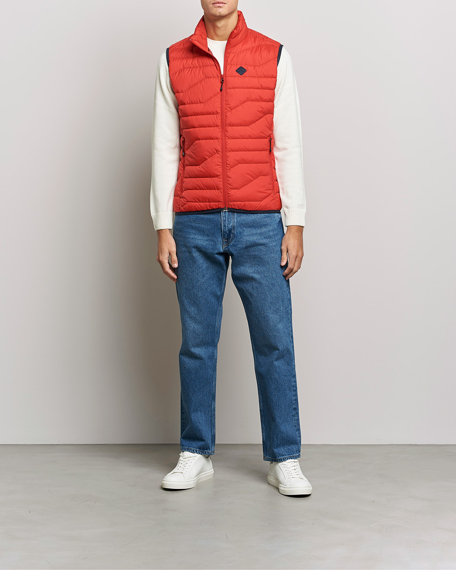 Herr | Jackor | J.Lindeberg | Cliff Light Down Vest Barbados Cherry