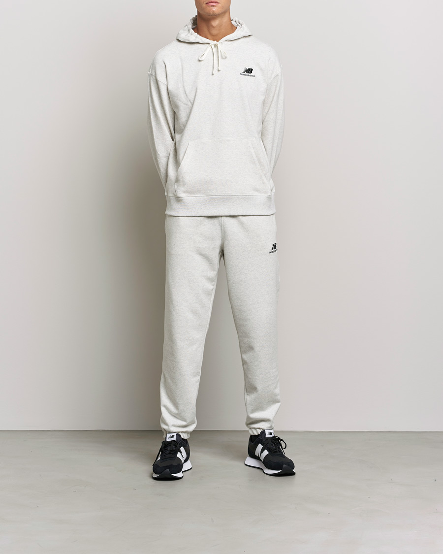 Herr | Tröjor | New Balance | Essentials Hoodie Sea Salt Heather