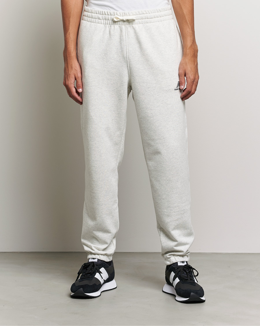 Herr | Byxor | New Balance | Essentials Sweatpants Sea Salt Heather