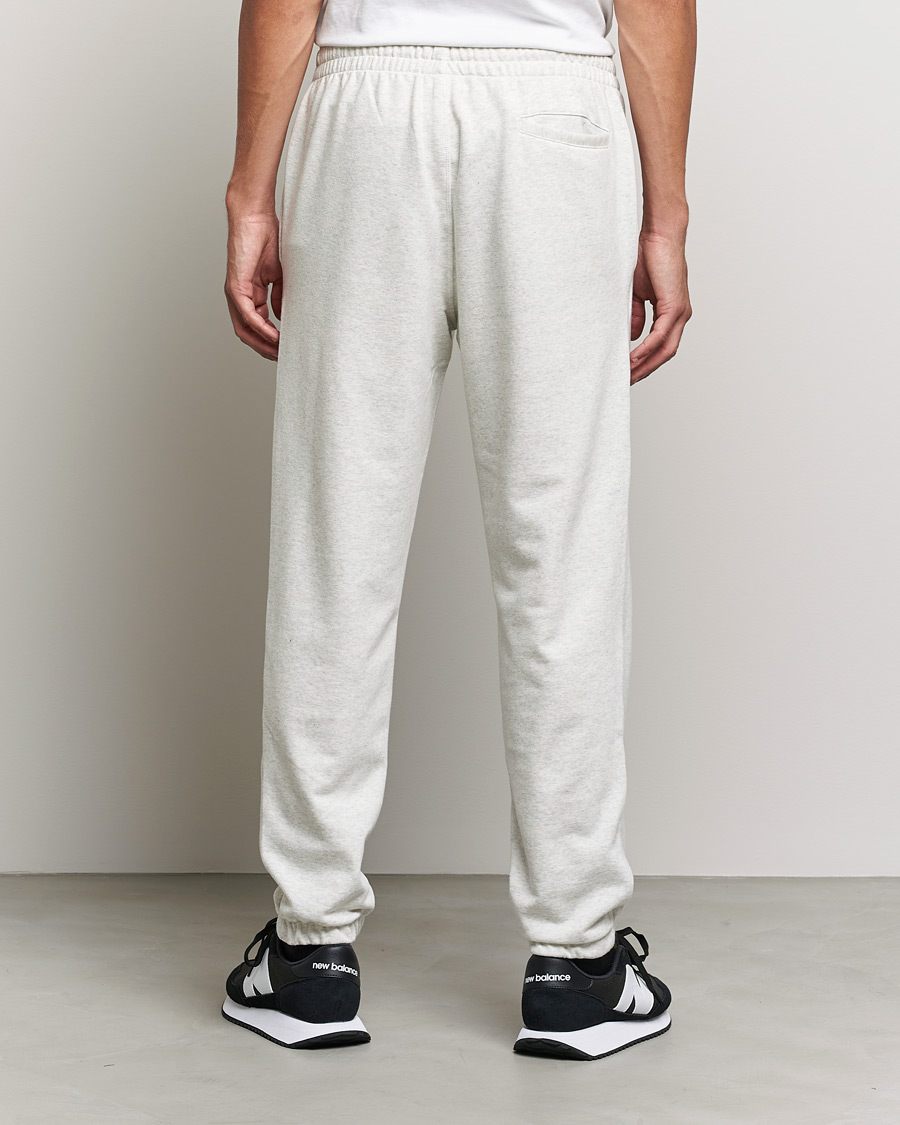 Herr | Byxor | New Balance | Essentials Sweatpants Sea Salt Heather