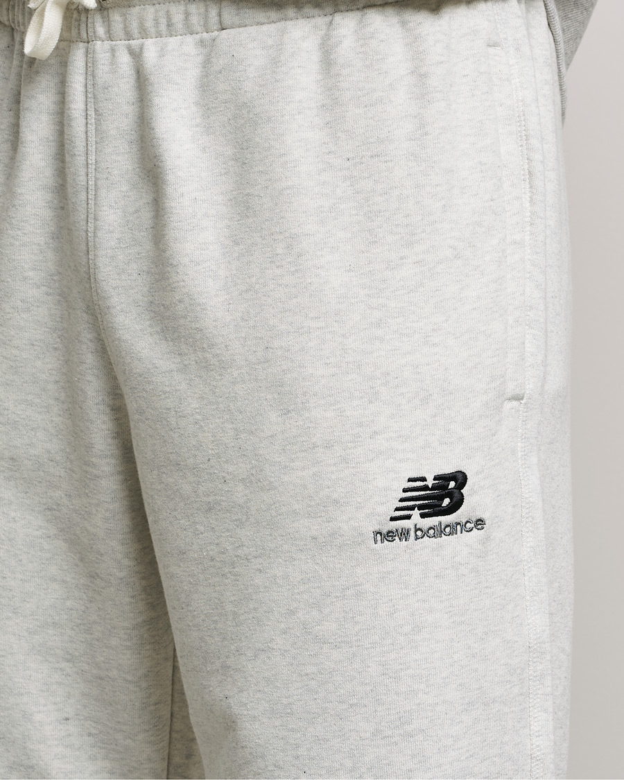 Herr | Byxor | New Balance | Essentials Sweatpants Sea Salt Heather