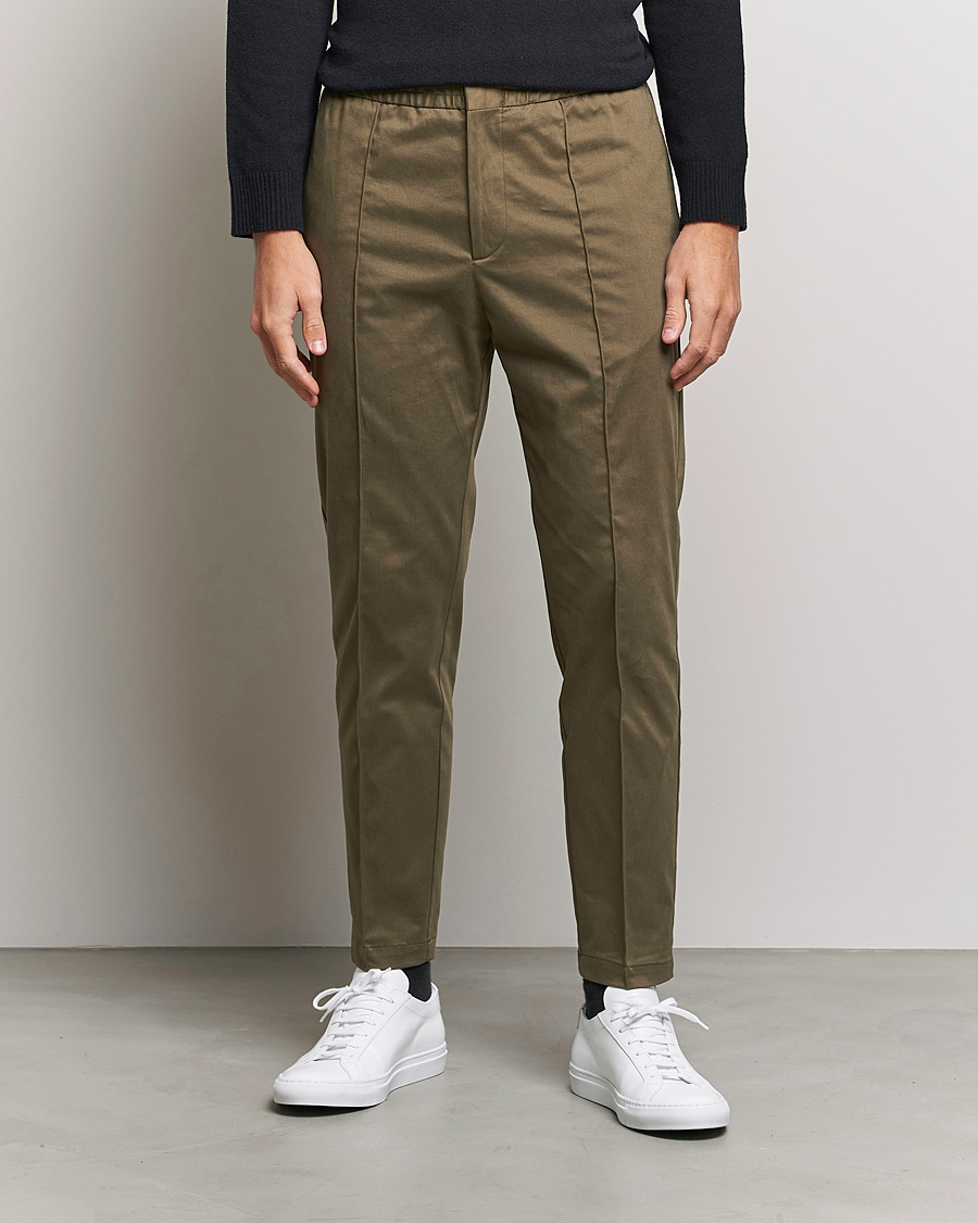 Herr | Byxor | Tiger of Sweden | Sosa Brushed Satin Trouser Olive Extreme