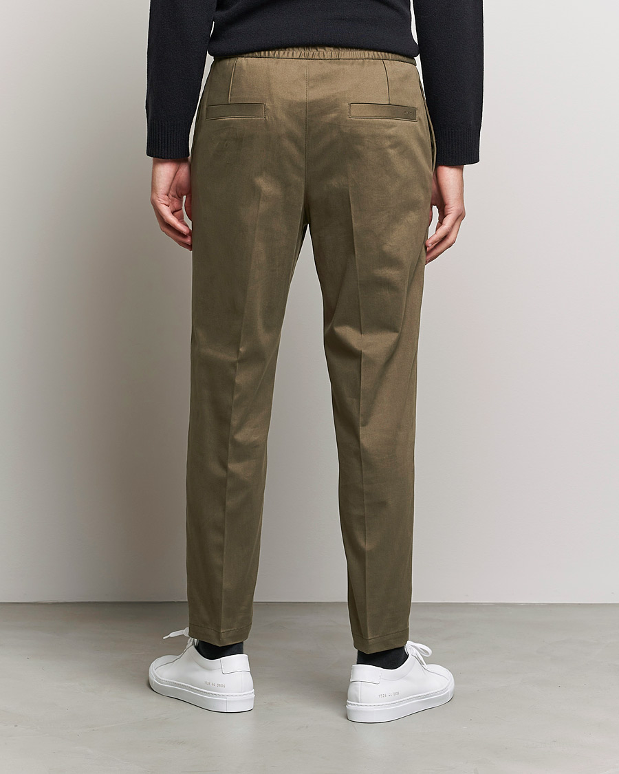 Herr | Byxor | Tiger of Sweden | Sosa Brushed Satin Trouser Olive Extreme