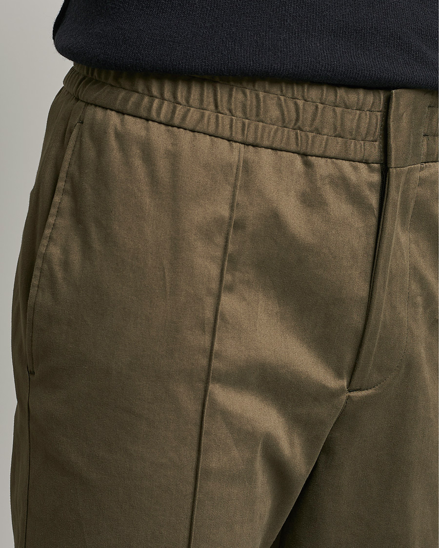 Herr | Byxor | Tiger of Sweden | Sosa Brushed Satin Trouser Olive Extreme