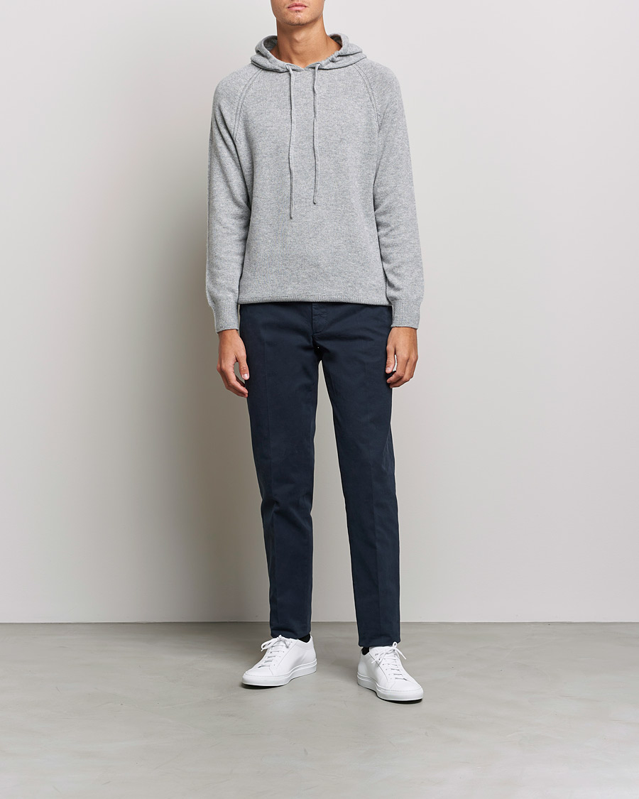 Herr | Tröjor | Johnstons of Elgin | Seamless Cashmere Hoodie Silver