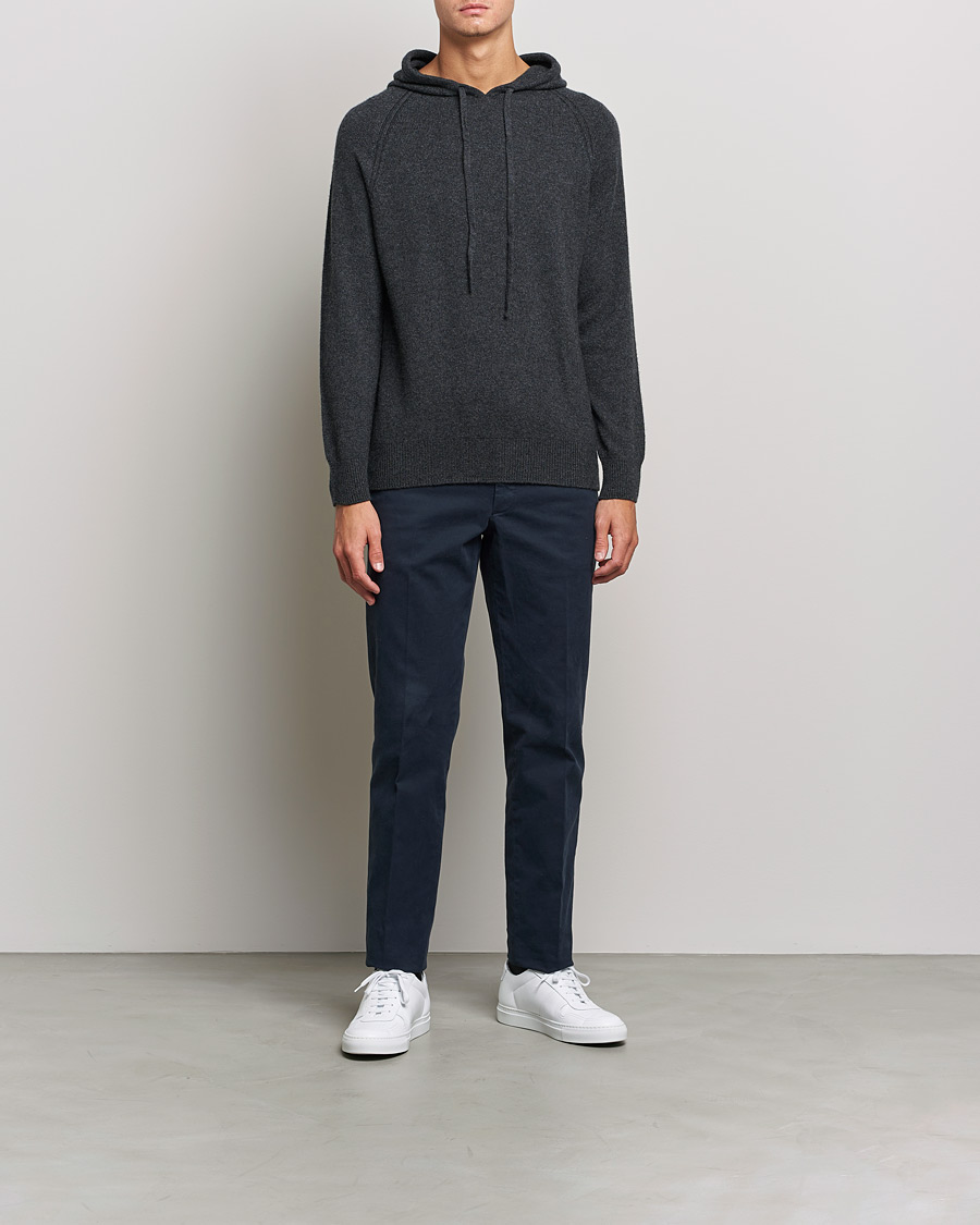 Herr |  | Johnstons of Elgin | Seamless Cashmere Hoodie Carbon