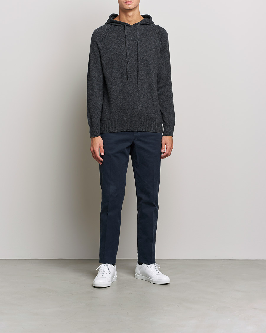 Herr | Tröjor | Johnstons of Elgin | Seamless Cashmere Hoodie Carbon