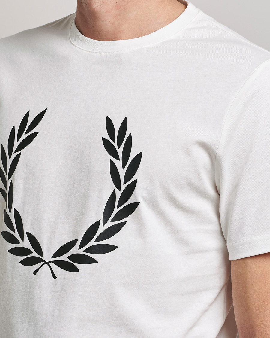 Herr | T-Shirts | Fred Perry | Laurel Wreath T-Shirt Snow White
