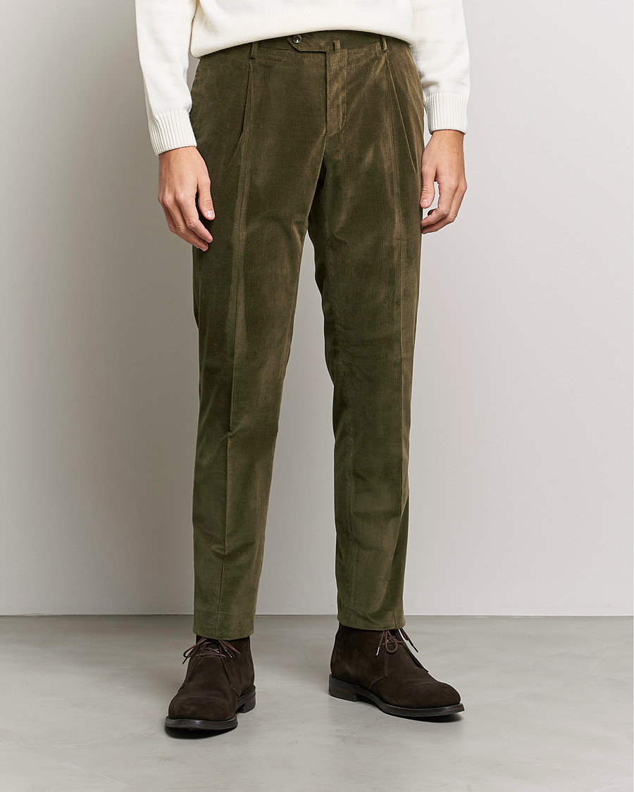 Herr | Italian Department | PT01 | Slim Fit Pleated Corduroy Trousers Forest Green
