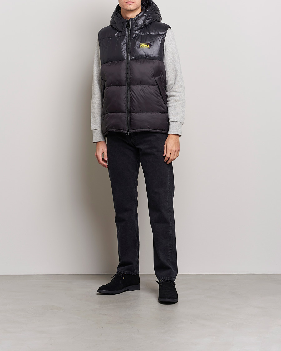 Herr | Västar | Barbour International | Balfour Hooded Gilet Black