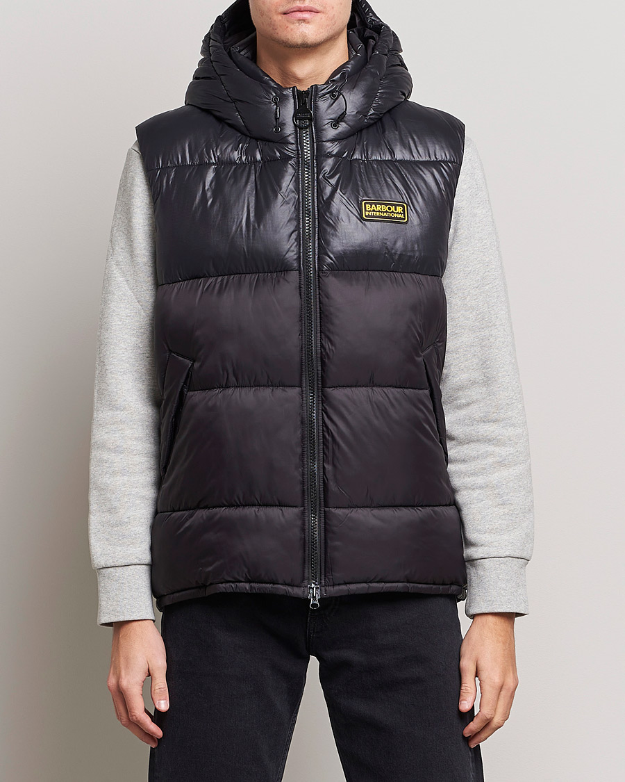 Herr | Västar | Barbour International | Balfour Hooded Gilet Black