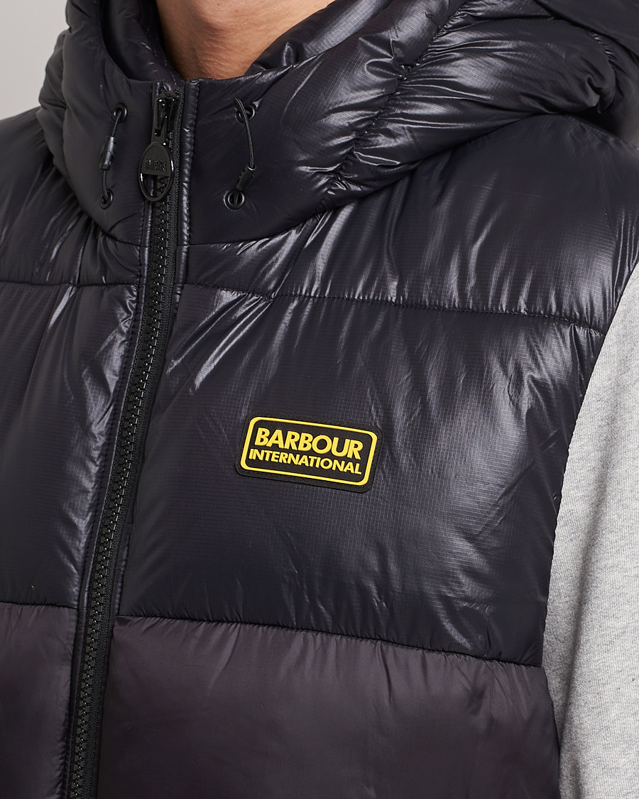 Herr | Västar | Barbour International | Balfour Hooded Gilet Black