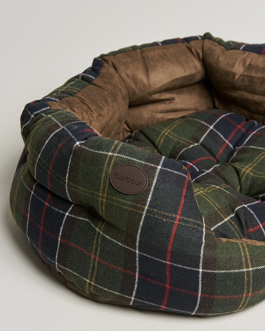 Herr | Barbour Lifestyle Luxury Dog Bed 30' Classic Tartan | Barbour Lifestyle | Luxury Dog Bed 30' Classic Tartan