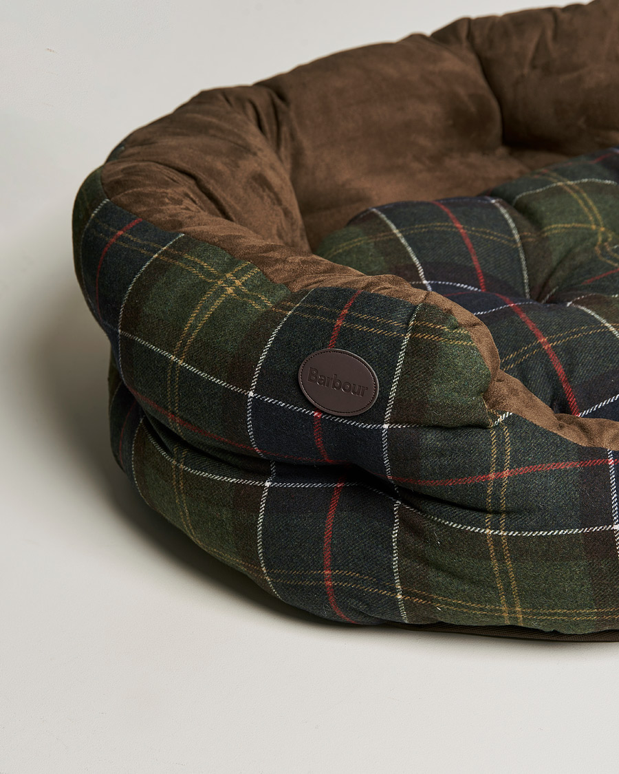 Herr | Barbour Lifestyle Luxury Dog Bed 35' Classic Tartan | Barbour Lifestyle | Luxury Dog Bed 35' Classic Tartan
