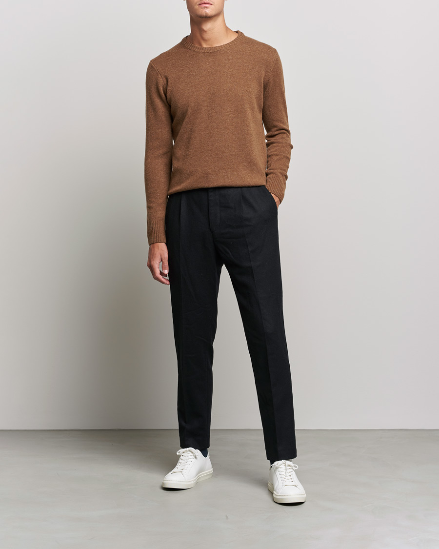 Herr | Tröjor | Oscar Jacobson | Emerson Patch Wool Roundneck Brown