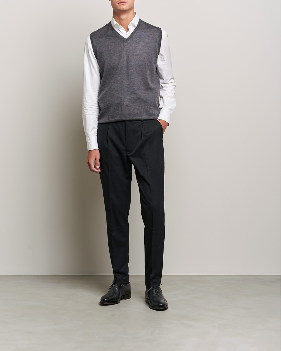 Herr | Tröjor | Oscar Jacobson | Roger Extrafine Merino Vest Grey