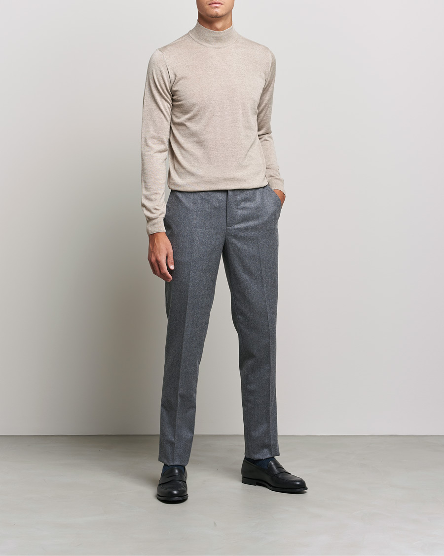 Herr | Tröjor | Oscar Jacobson | Hilton Extrafine Merino Mock Neck Beige