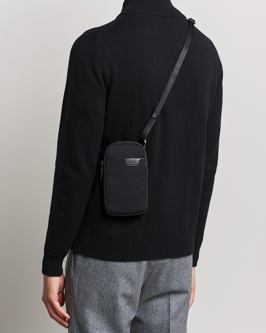 Herr | TUMI Harrison Beech Small Crossbody Pouch Black | TUMI | Harrison Beech Small Crossbody Pouch Black