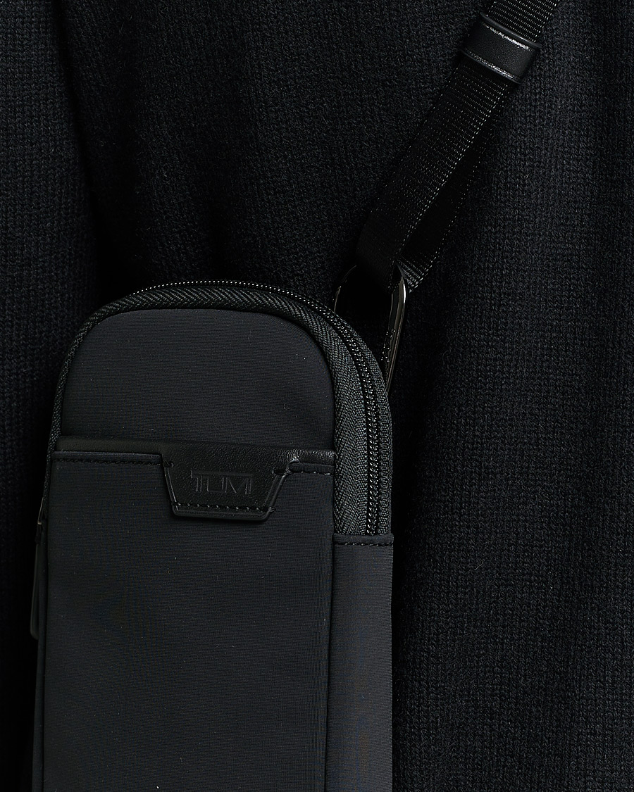Herr | TUMI Harrison Beech Small Crossbody Pouch Black | TUMI | Harrison Beech Small Crossbody Pouch Black