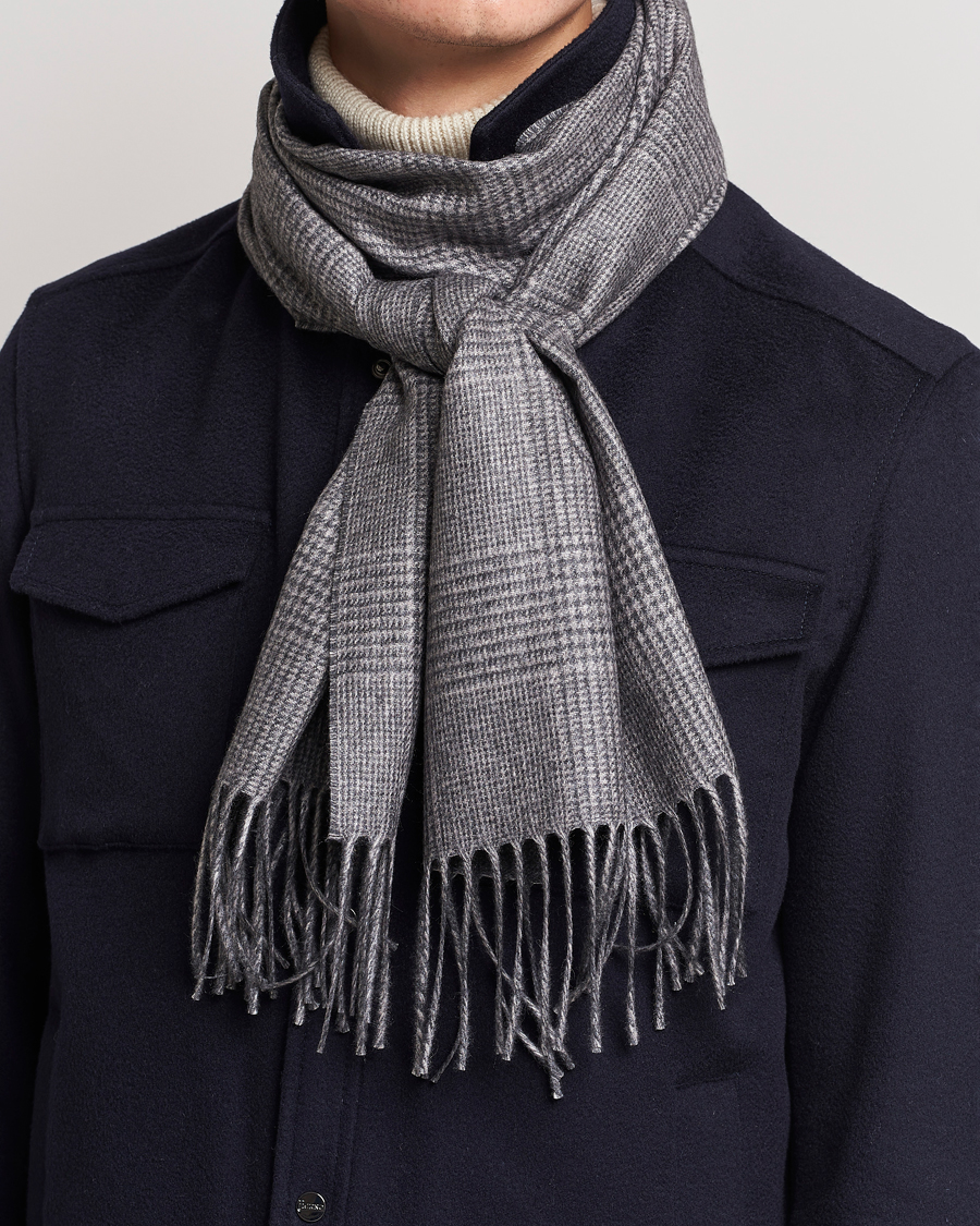Herr | Piacenza Cashmere Cashmere/Silk Glencheck Scarf Light Grey | Piacenza Cashmere | Cashmere/Silk Glencheck Scarf Light Grey