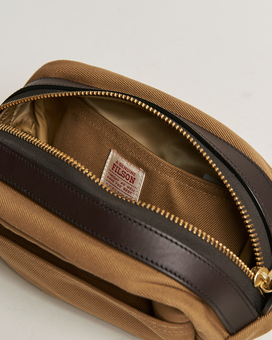 Herr | Väskor | Filson | Rugged Twill Travel Kit Tan