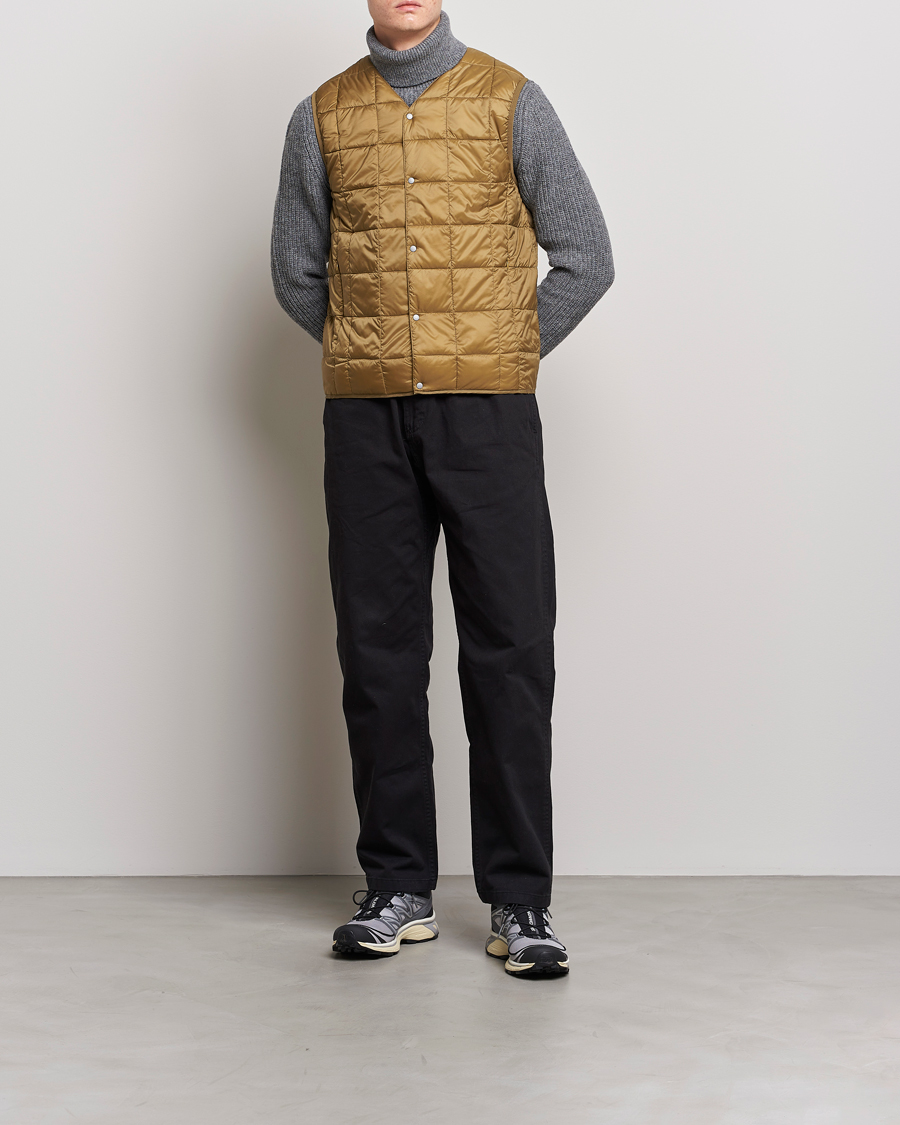 Herr | Jackor | TAION | V-Neck Lightweight Down Vest Beige