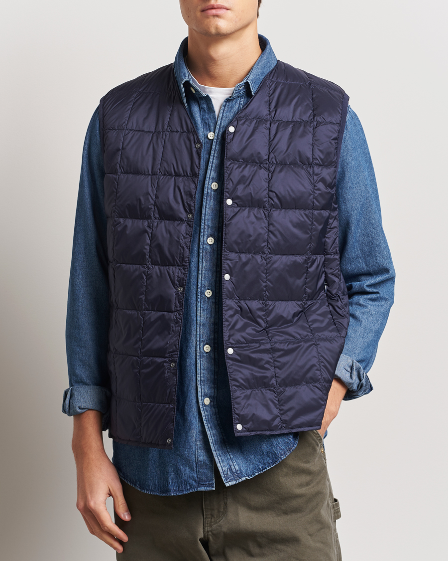 Herr | Dunvästar | TAION | V-Neck Lightweight Down Vest Navy