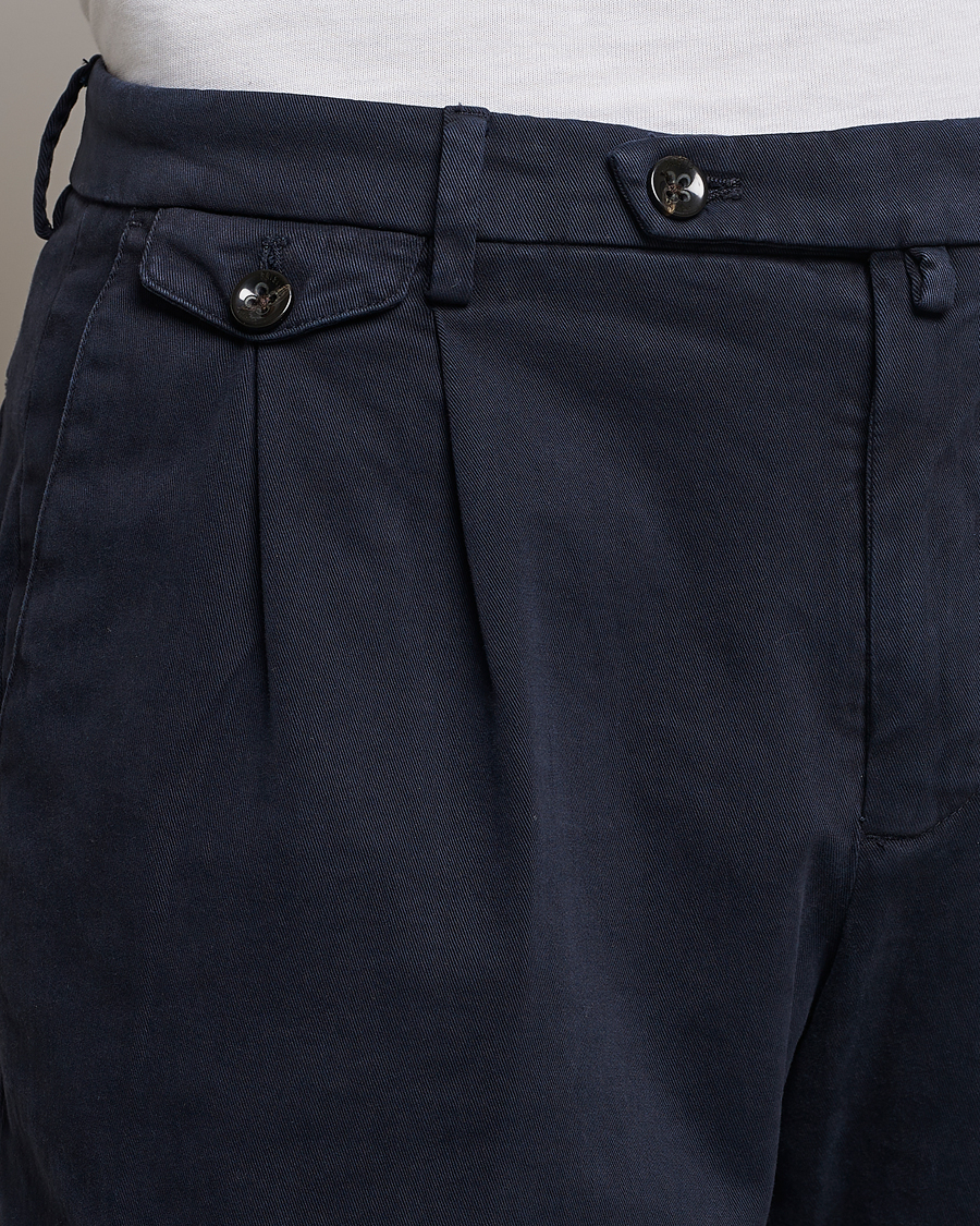 Herr | Byxor | Briglia 1949 | Easy Fit Pleated Cotton Stretch Chino Navy