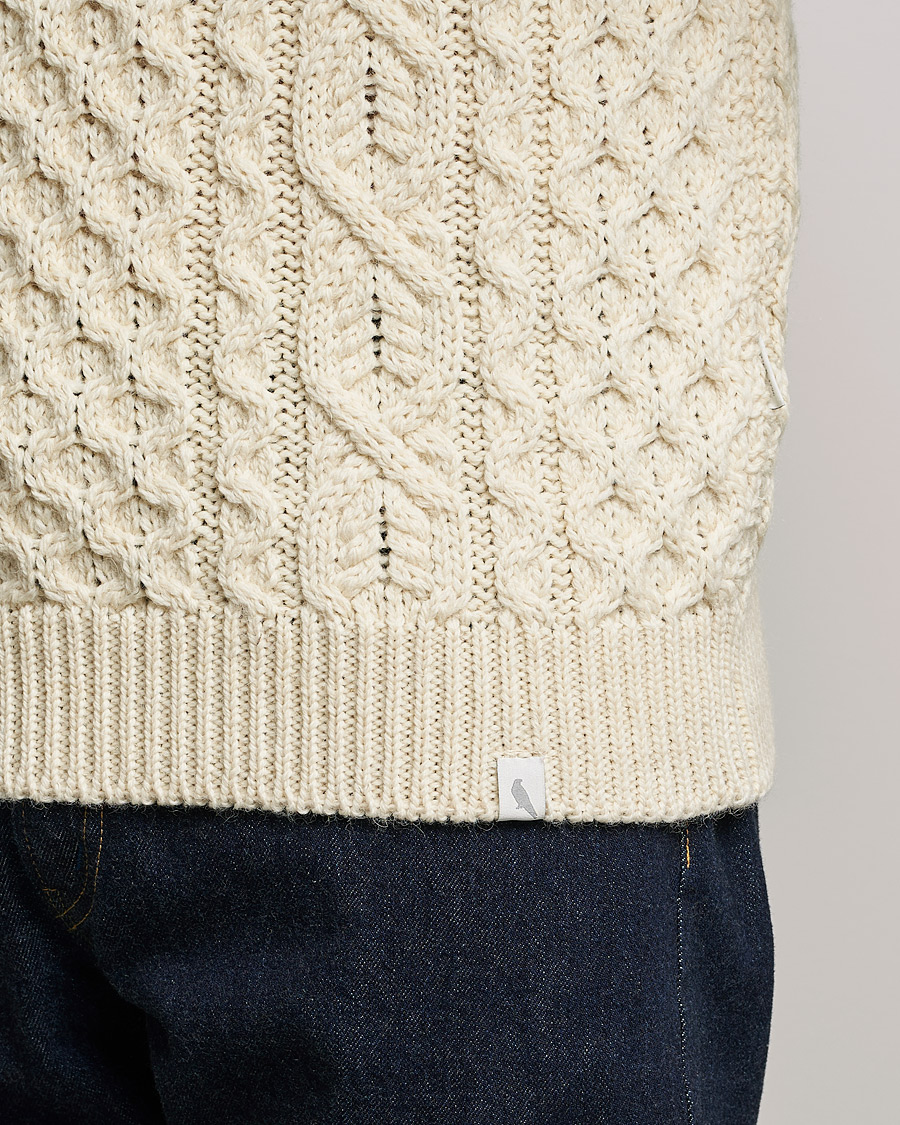 Herr | Tröjor | Peregrine | Hudson Wool Aran Knitted Jumper Cream