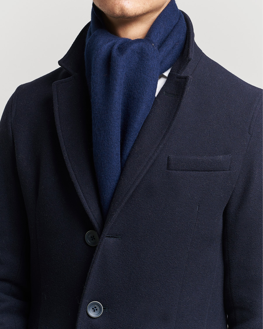 Herr | Begg & Co Vier Lambswool/Cashmere Solid Scarf Navy | Begg & Co | Vier Lambswool/Cashmere Solid Scarf Navy