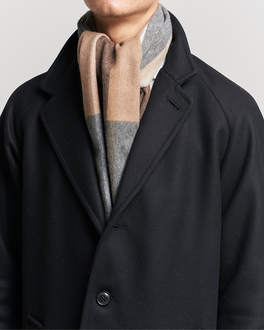 Herr | Begg & Co Vale Sitwell Lambswool/Cashmere Scarf Charcoal Natural | Begg & Co | Vale Sitwell Lambswool/Cashmere Scarf Charcoal Natural